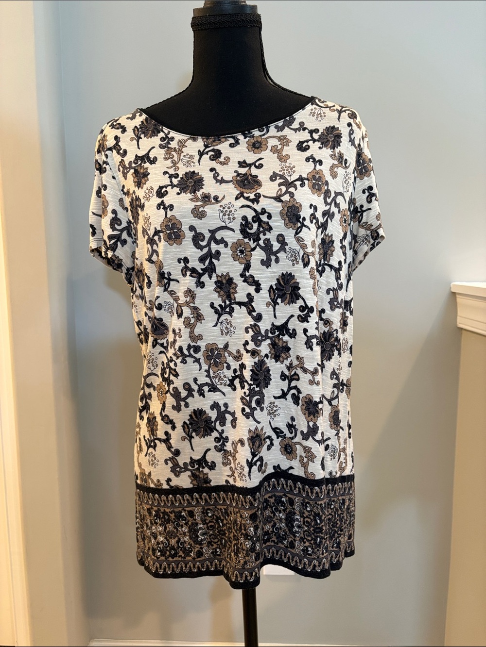 cb Black and Cream Floral Border Short-Sleeve Tunic